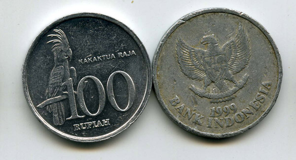 Монета 100 рупий 1999г Индонезия