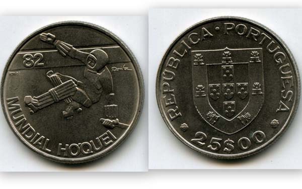 Монета 25 эскудо 1982г хоккей Португалия